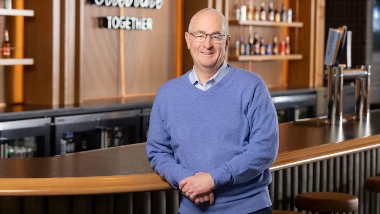 แกวิน แฮทเทอร์สลีย์ ซีอีโอ Molson Coors เตรียมวางมือ ปี 2568