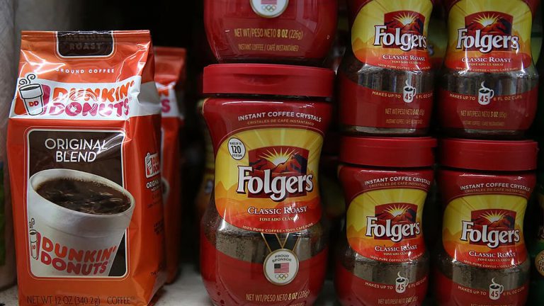 เจ้าของ Folgers และ Café Bustelo ชี้ภาษีนำเข้าซ้ำเติมต้นทุนกาแฟพุ่งสูงสุดเป็นประวัติการณ์