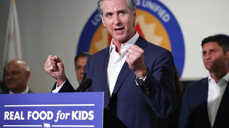 แคลิฟอร์เนียลุย! กฎหมายแรกในสหรัฐฯ นิยาม “อาหารแปรรูปพิเศษ” หวังปฏิรูปอาหารในโรงเรียน