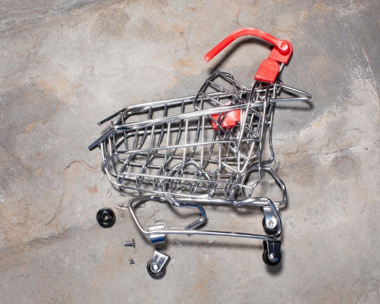 ฝ่าวิกฤตค่าครองชีพยุโรป: สินค้าอะไรยังฮิตติดลมบน?